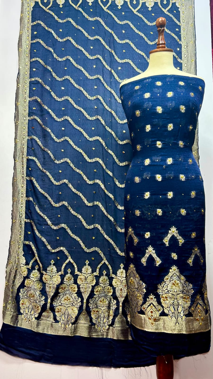 Banarsi Fish Mukesh Kamdani Work Suit - Image 2